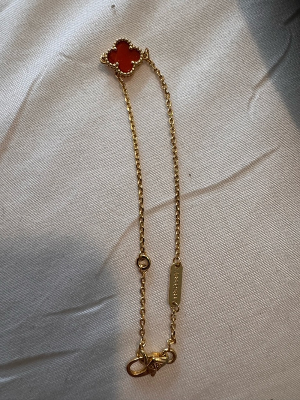 Gold-Tone mini Red and mother of pearl Clover Pendant Bracelet - Unbranded